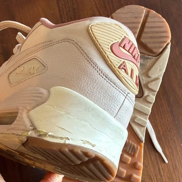 Nike Women’s Cream and Pink Athletic Sneakers - 10W - Picture 4 of 14